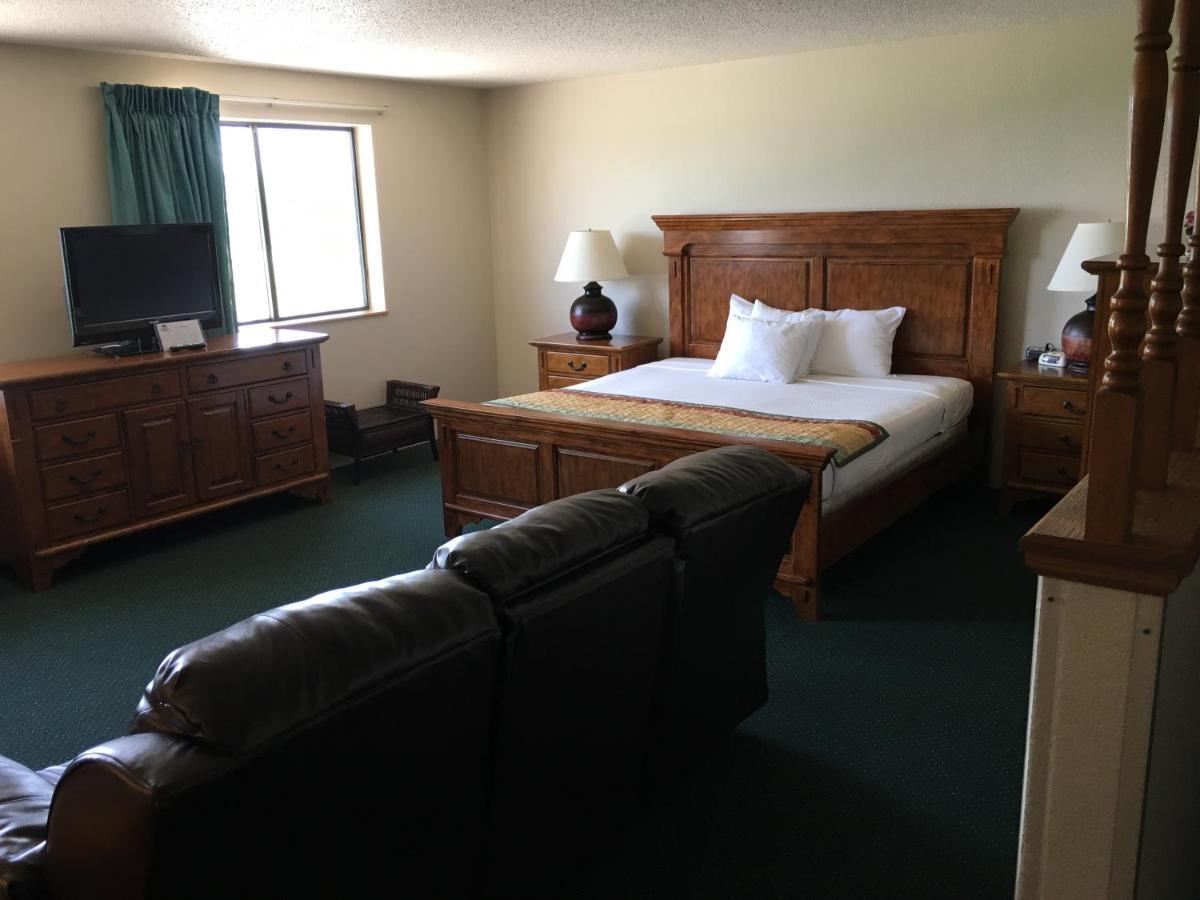 Cassville Four Seasons Inn & Suites Exterior foto