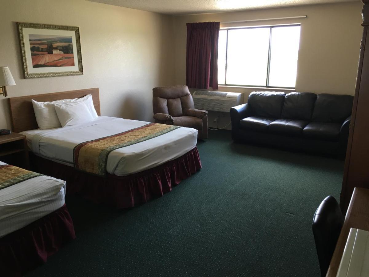 Cassville Four Seasons Inn & Suites Exterior foto