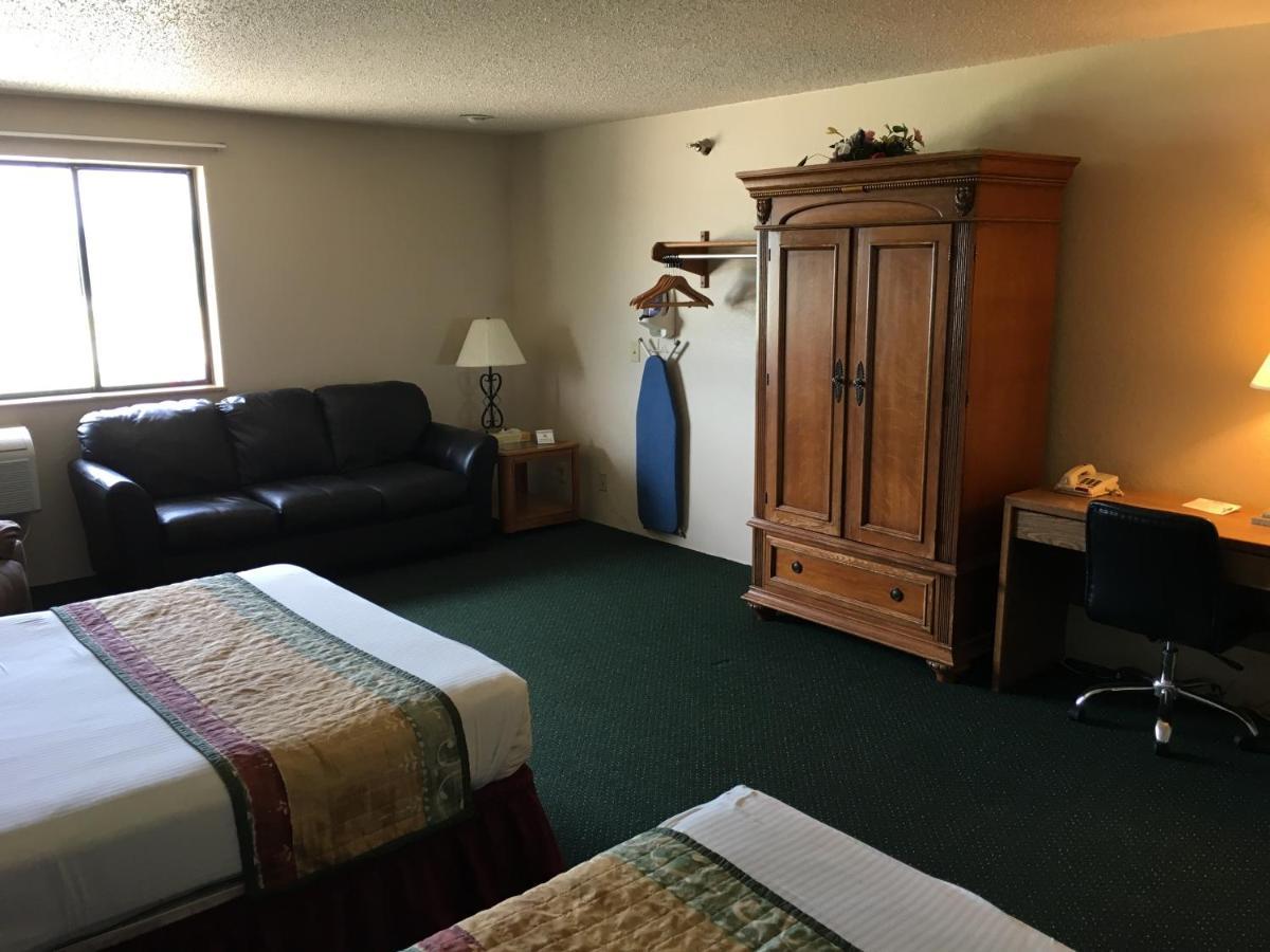Cassville Four Seasons Inn & Suites Exterior foto